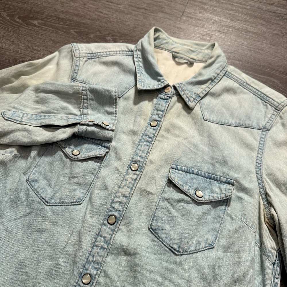 Gap 1969 Shirt Womens Small Blue Chambray Denim Y2K Western Pearl Snap Cotton